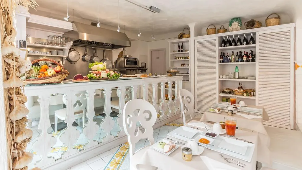 B&B Charme Il Dito E La Luna 卡尔塔吉罗 住宿加早餐酒店