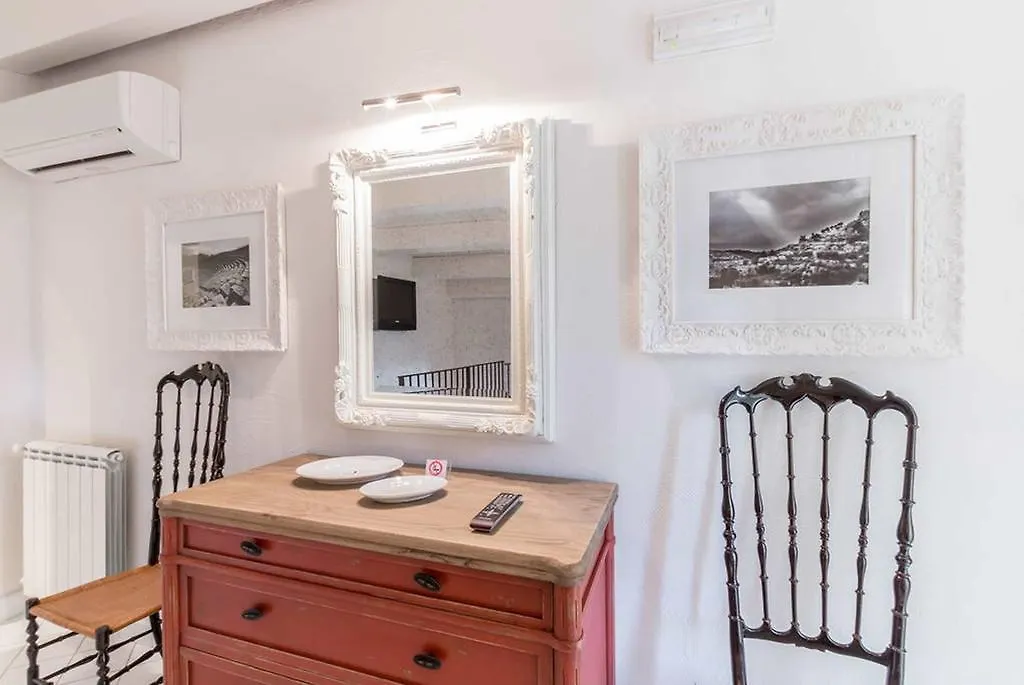 B&B Charme Il Dito E La Luna 卡尔塔吉罗 2*,