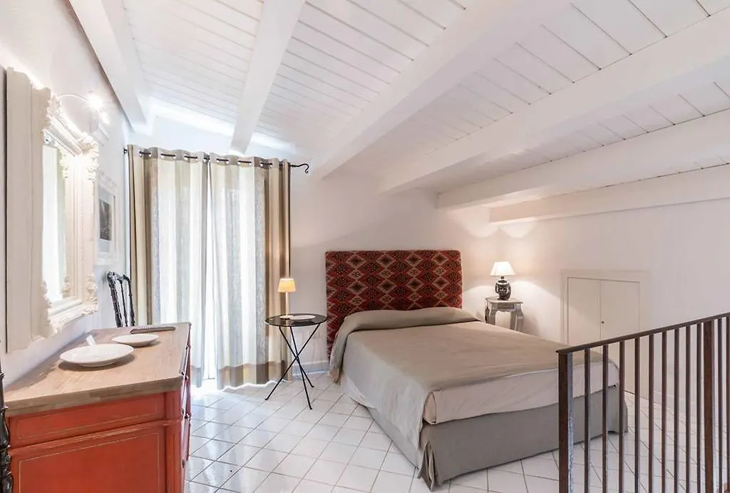 住宿加早餐酒店 B&B Charme Il Dito E La Luna 卡尔塔吉罗