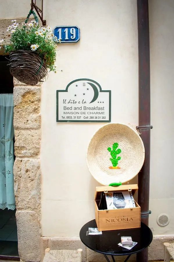 B&B Charme Il Dito E La Luna 卡尔塔吉罗 2*,